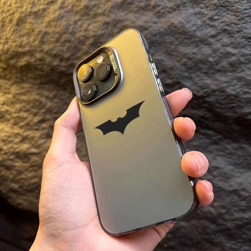 Capa para iPhone com Estampa de Morcego e Aranha – Textura Fosca, à Prova de Choques, com Borda Protetora